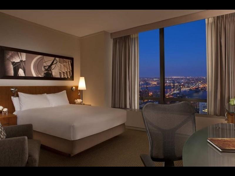 photo_Millenium-Hilton-Queen-Bed-Deluxe-Room-NYC.jpg